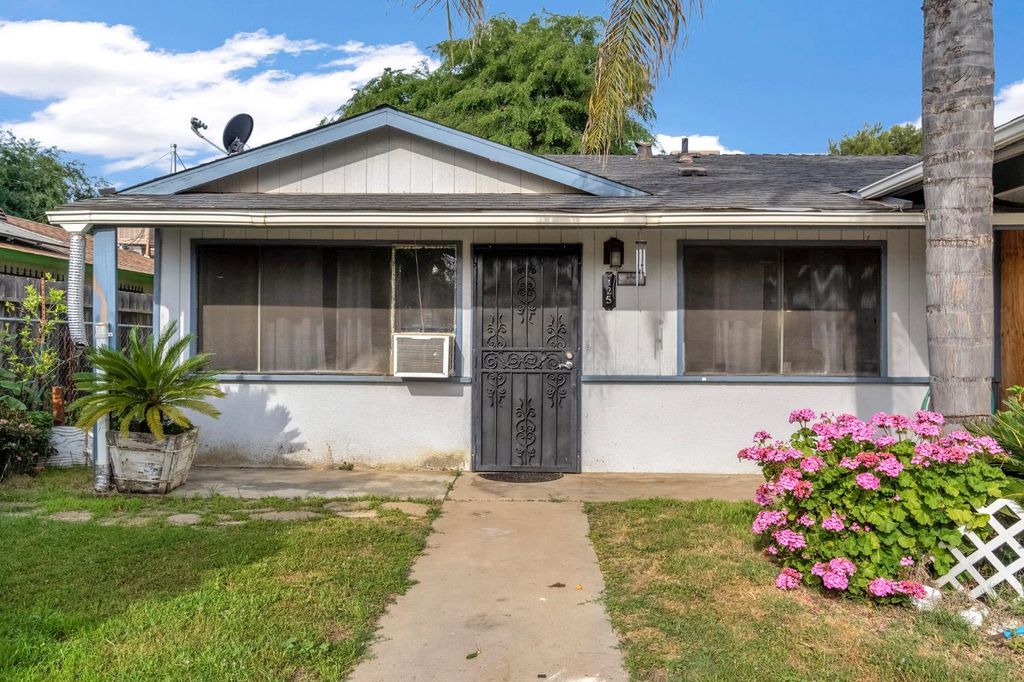 Image 4 of property listing at 125 12th Street, Orange Cove, CA 93646