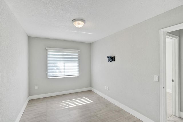 9431 NW 10th Street, Pembroke Pines, FL 33024