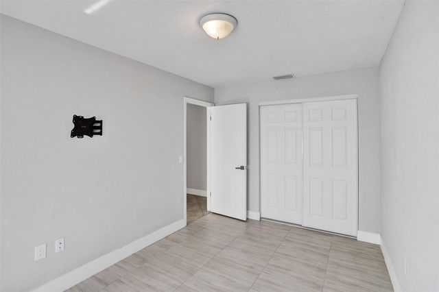 9431 NW 10th Street, Pembroke Pines, FL 33024