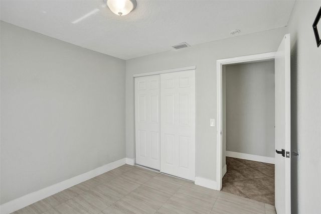 9431 NW 10th Street, Pembroke Pines, FL 33024