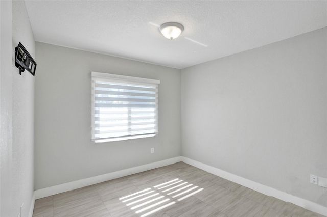 9431 NW 10th Street, Pembroke Pines, FL 33024