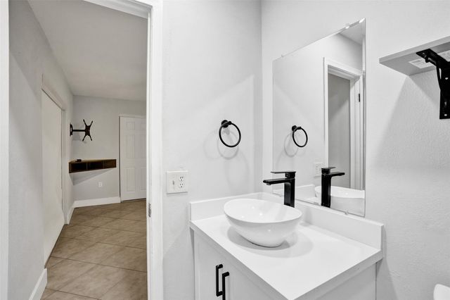 9431 NW 10th Street, Pembroke Pines, FL 33024