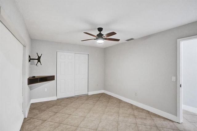 9431 NW 10th Street, Pembroke Pines, FL 33024