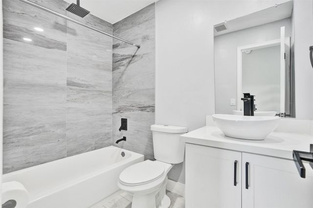 9431 NW 10th Street, Pembroke Pines, FL 33024