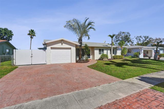 9431 NW 10th Street, Pembroke Pines, FL 33024