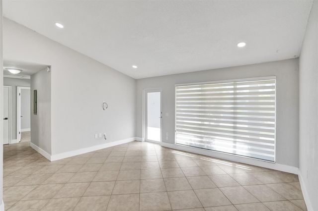 9431 NW 10th Street, Pembroke Pines, FL 33024