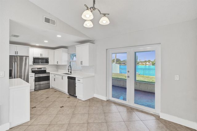 9431 NW 10th Street, Pembroke Pines, FL 33024