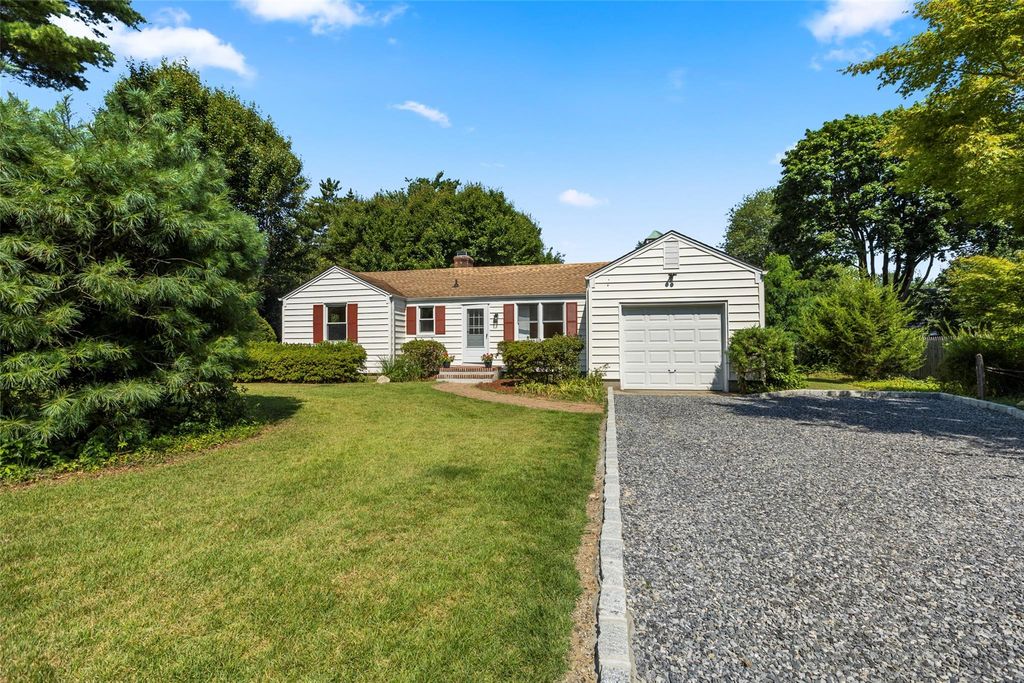 3 Bridge Road, Setauket, NY 11733