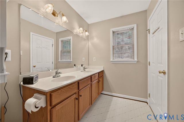 9516 Hungary Woods Dr, Henrico, VA 23060