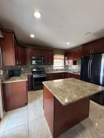 50-52 Allen Ave, Lynn, MA 01902