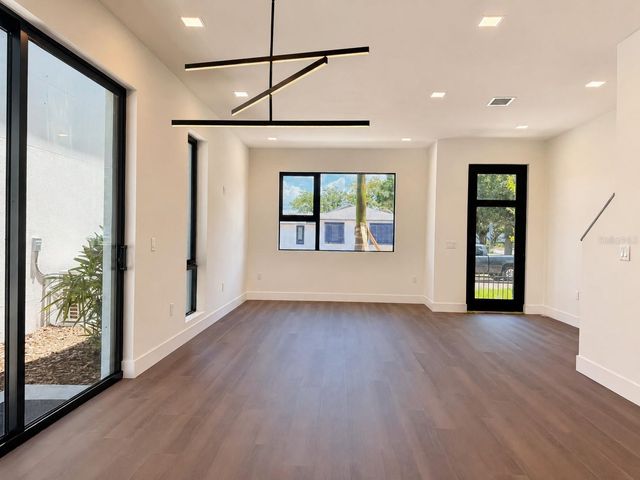 100 36TH STREET N 1C, St Petersburg, FL 33713