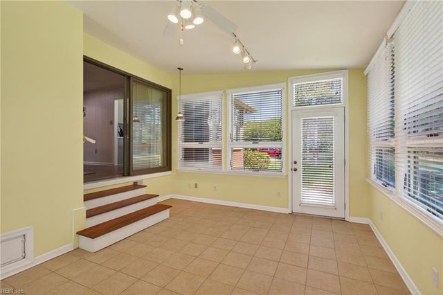 500 Moonefield DR, Smithfield, VA 23430