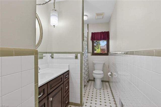 500 Moonefield DR, Smithfield, VA 23430
