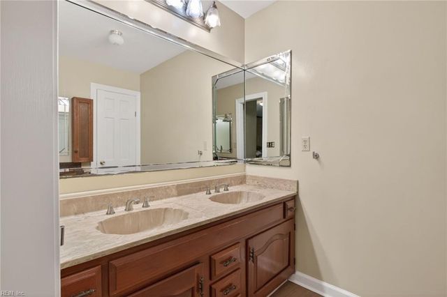 500 Moonefield DR, Smithfield, VA 23430