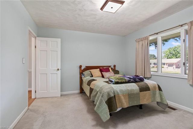 500 Moonefield DR, Smithfield, VA 23430