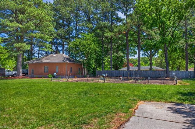 500 Moonefield DR, Smithfield, VA 23430