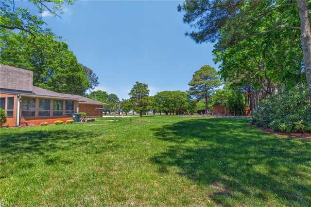 500 Moonefield DR, Smithfield, VA 23430