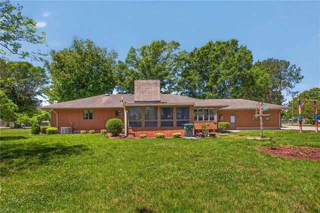 500 Moonefield DR, Smithfield, VA 23430