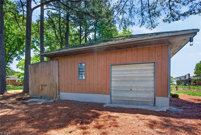 500 Moonefield DR, Smithfield, VA 23430