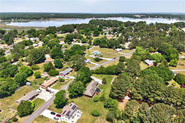 500 Moonefield DR, Smithfield, VA 23430