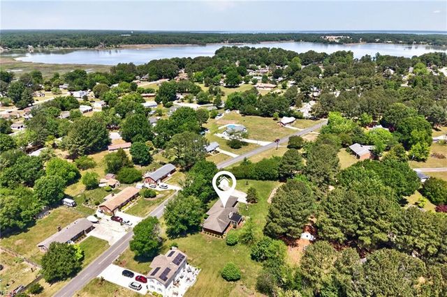 500 Moonefield DR, Smithfield, VA 23430