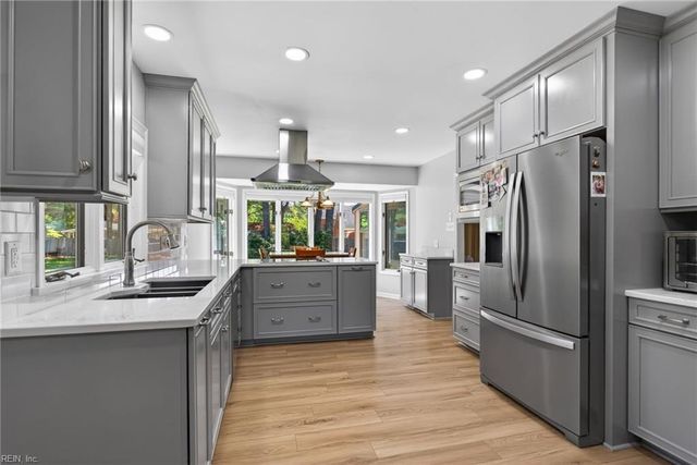 500 Moonefield DR, Smithfield, VA 23430