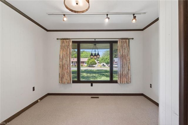 500 Moonefield DR, Smithfield, VA 23430