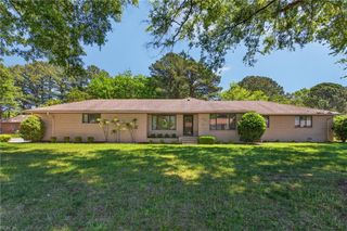 500 Moonefield DR, Smithfield, VA 23430