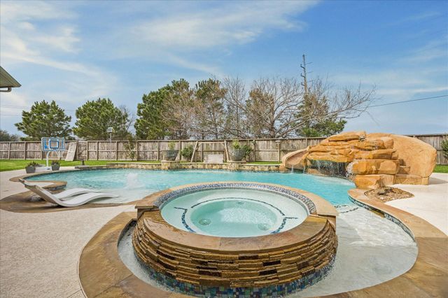 5835 Caspian Falls Lane, Fulshear, TX 77441