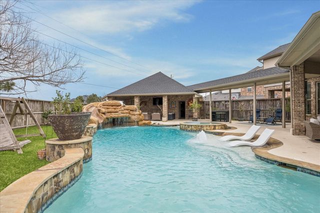 5835 Caspian Falls Lane, Fulshear, TX 77441