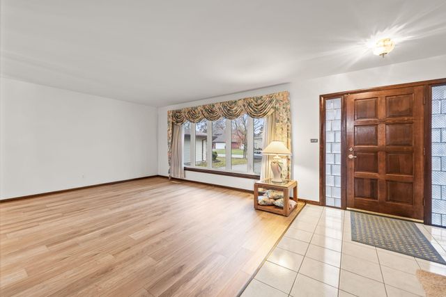 8778 Madison Avenue, Munster, IN 46321