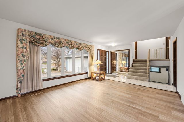 8778 Madison Avenue, Munster, IN 46321