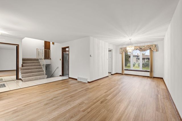 8778 Madison Avenue, Munster, IN 46321