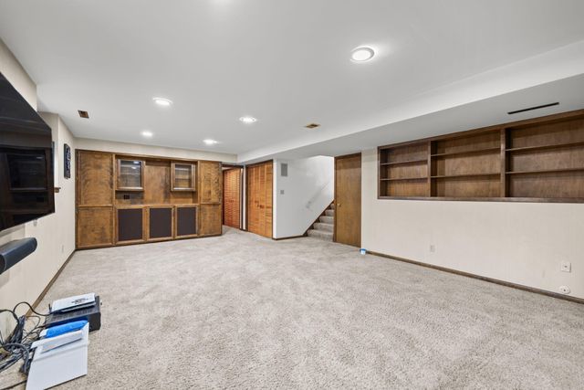 8778 Madison Avenue, Munster, IN 46321