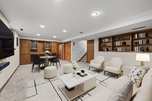 8778 Madison Avenue, Munster, IN 46321