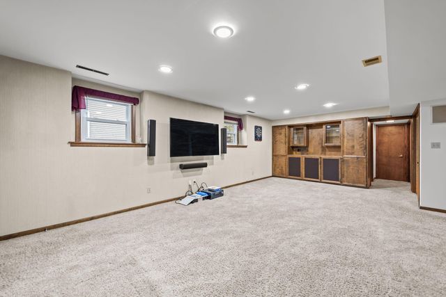 8778 Madison Avenue, Munster, IN 46321