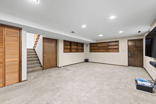 8778 Madison Avenue, Munster, IN 46321