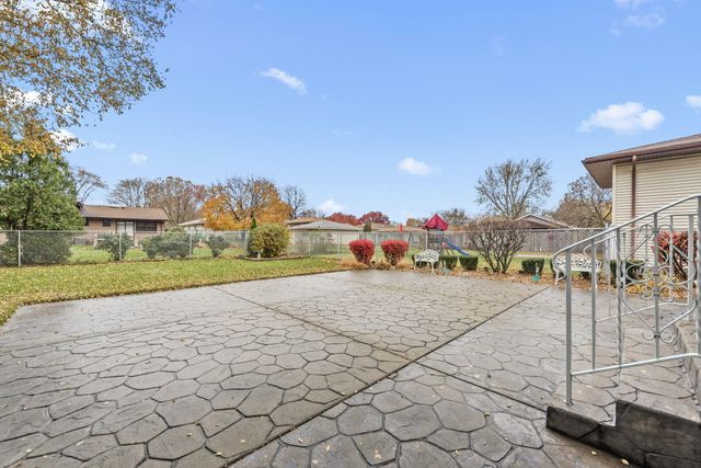 8778 Madison Avenue, Munster, IN 46321