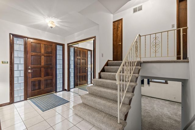 8778 Madison Avenue, Munster, IN 46321