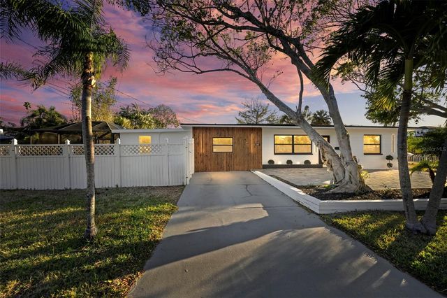 1600 CONNECTICUT AVENUE NE, St Petersburg, FL 33703