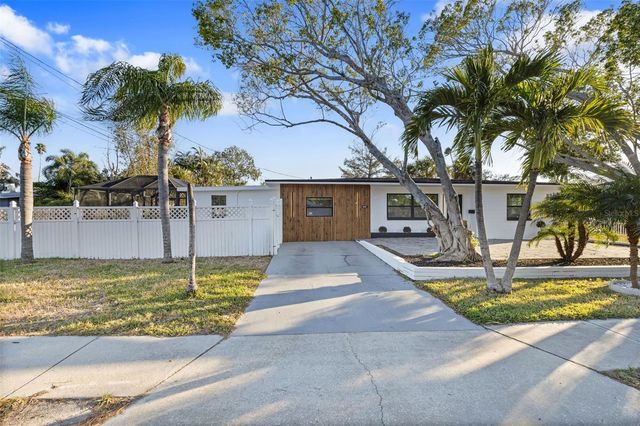 1600 CONNECTICUT AVENUE NE, St Petersburg, FL 33703