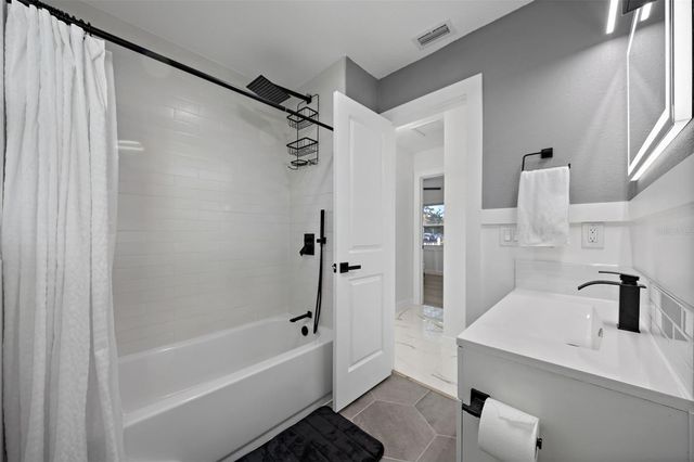 1600 CONNECTICUT AVENUE NE, St Petersburg, FL 33703