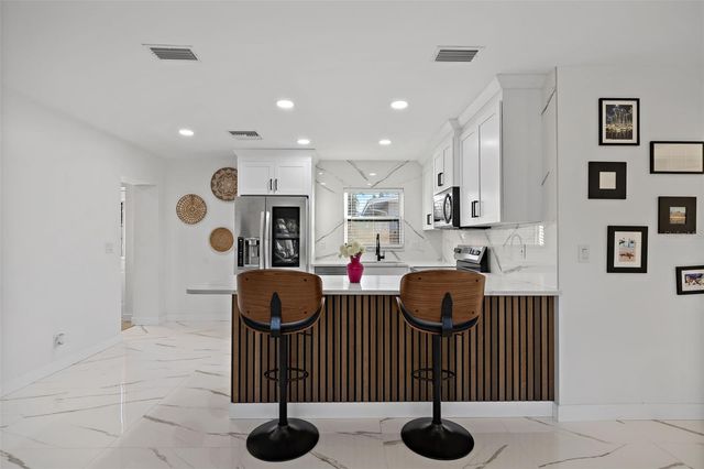 1600 CONNECTICUT AVENUE NE, St Petersburg, FL 33703