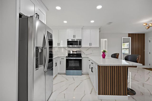 1600 CONNECTICUT AVENUE NE, St Petersburg, FL 33703