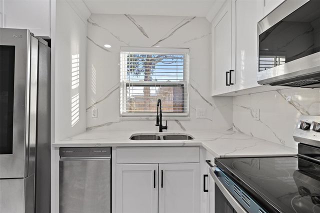 1600 CONNECTICUT AVENUE NE, St Petersburg, FL 33703