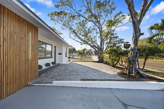 1600 CONNECTICUT AVENUE NE, St Petersburg, FL 33703