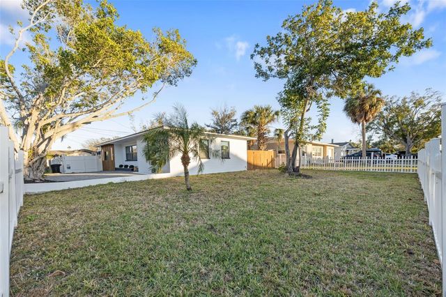 1600 CONNECTICUT AVENUE NE, St Petersburg, FL 33703