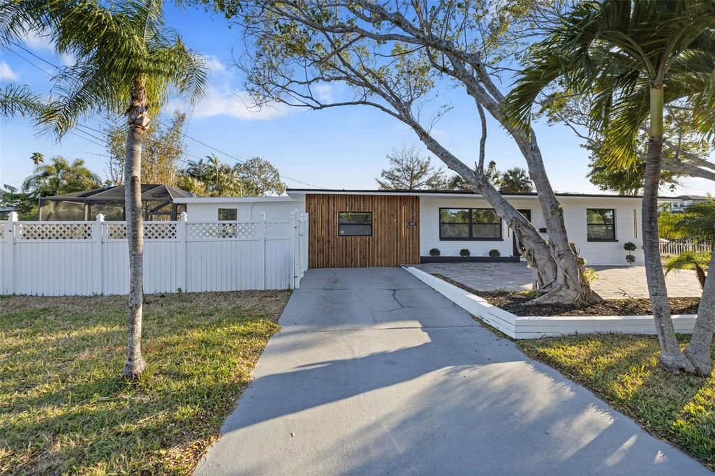 1600 CONNECTICUT AVENUE NE, St Petersburg, FL 33703