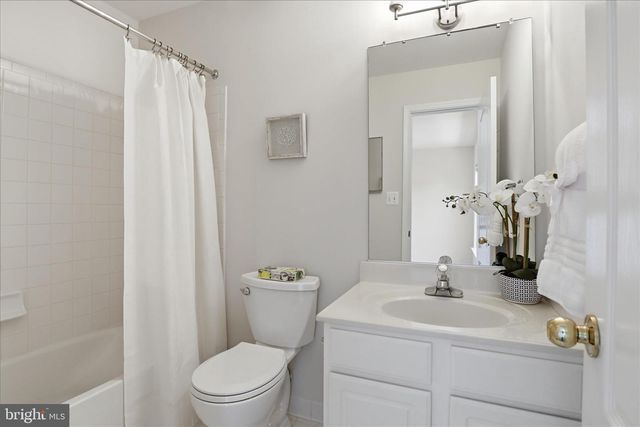 3843 WATKINS MILL DR, Alexandria, VA 22304