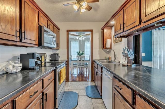 704 Cedar Springs Drive, Tuttle, OK 73089